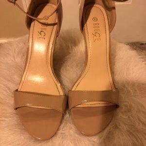 Beige/tan wedges